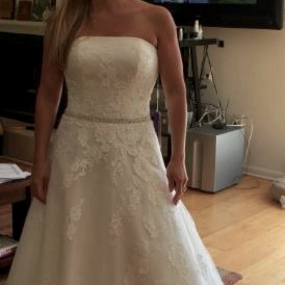 A-Line/Princess Strapless Wedding Dress -Unaltered - Picture 2 of 5